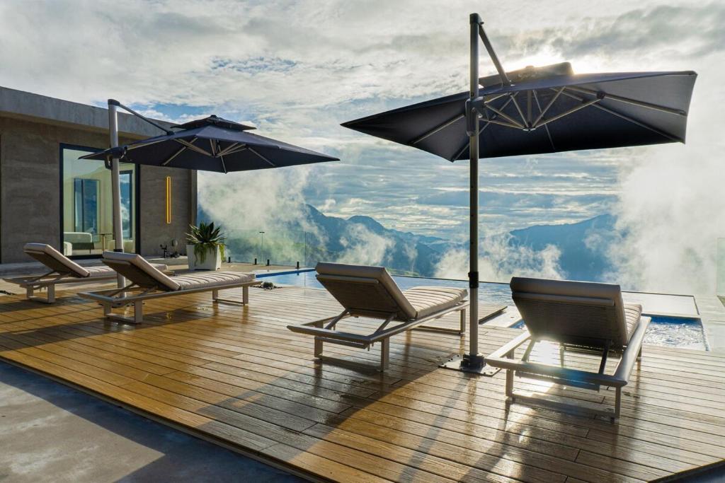 Luxury Retreat - Infinity Pool & Volcano Views - 4