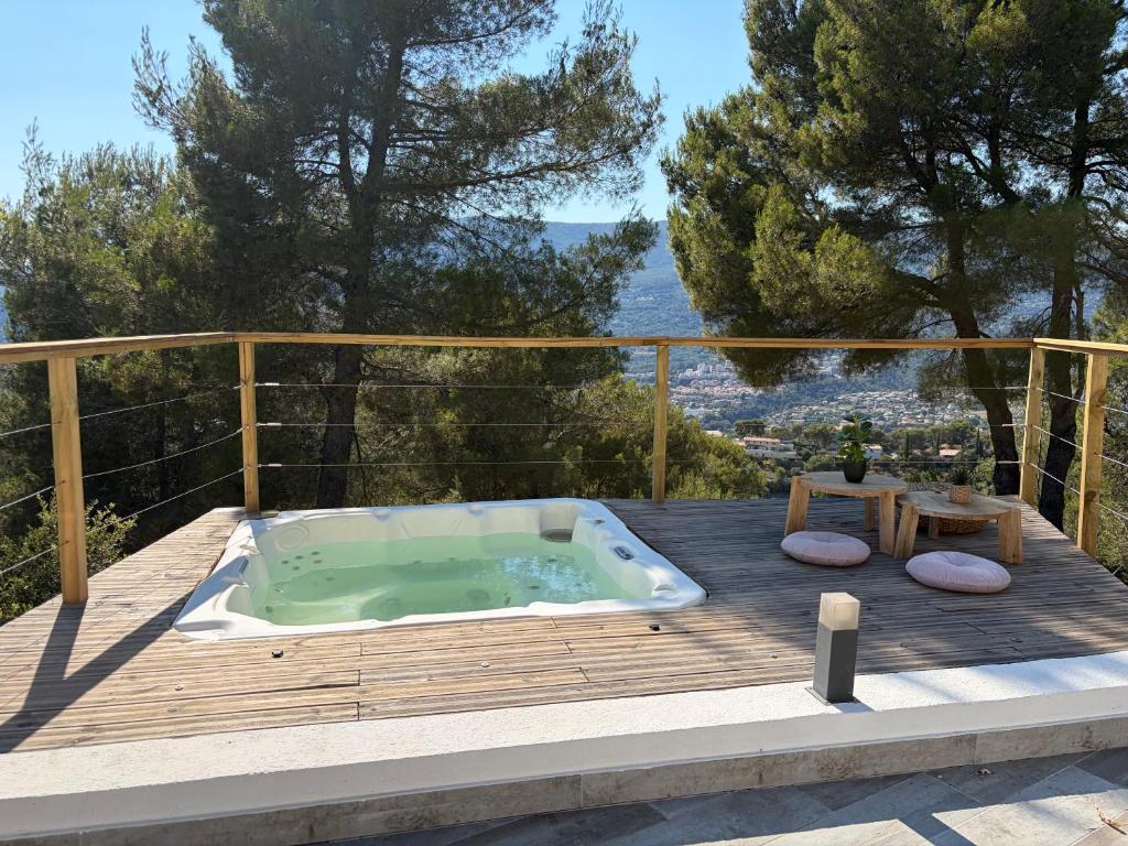 Vue Panoramique, piscine chauffée, jacuzzi & calme - 2