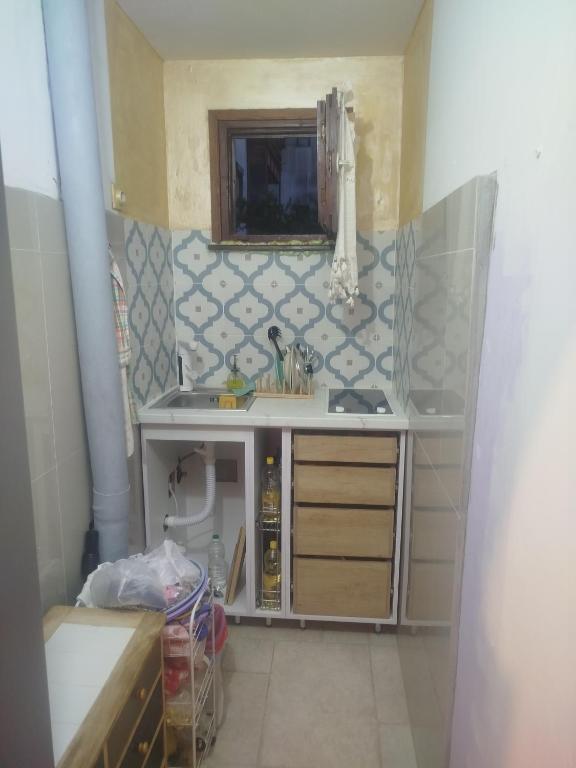 1Room for two with shared bathroom and kitchen - 3