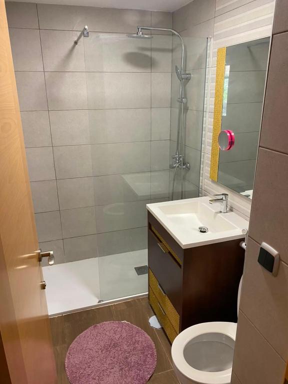 Renovated apartment 2 bedrooms Free parking - 2