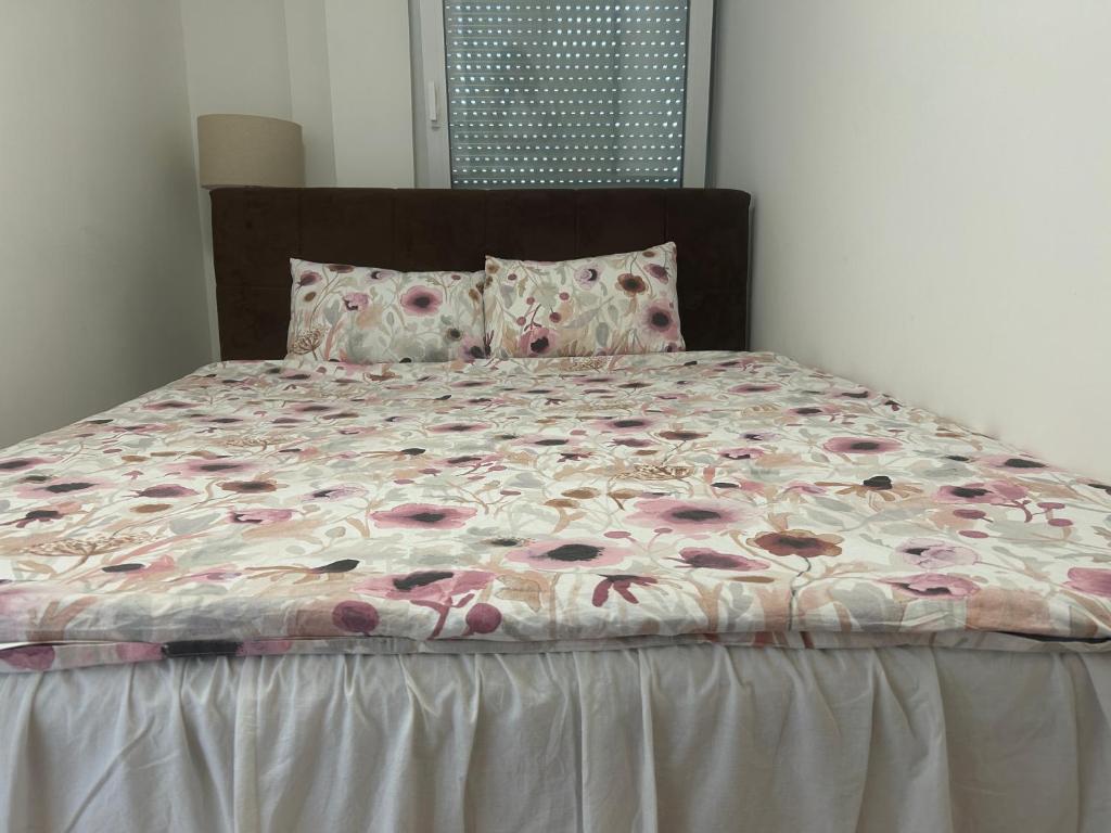 Nora City Lights Apartment - Central 1BR near Old Town - 5