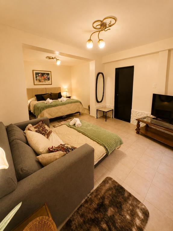 Boutique apartment facing the main square - 2