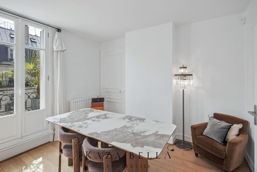Luxury 2 BDR Apartment with Balcony • Heart of Montorgueil - 3