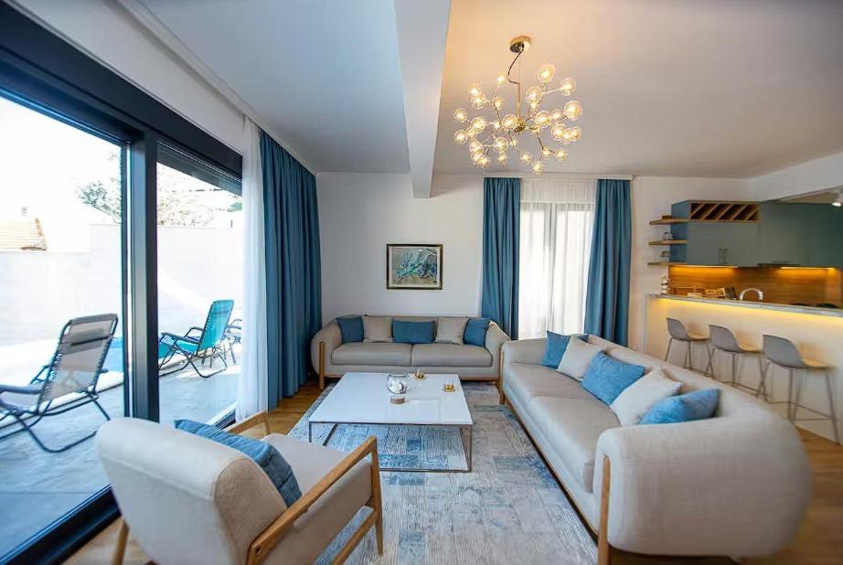 Book now for a perfect blend of luxury and tranquility! - 4