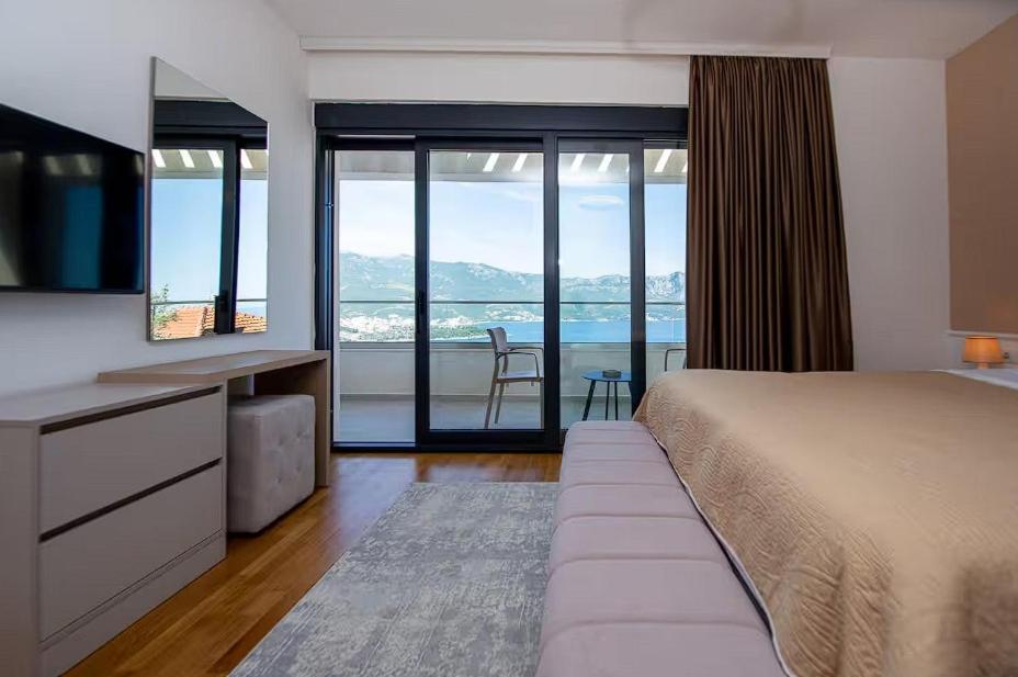 Book now for a perfect blend of luxury and tranquility! - 5