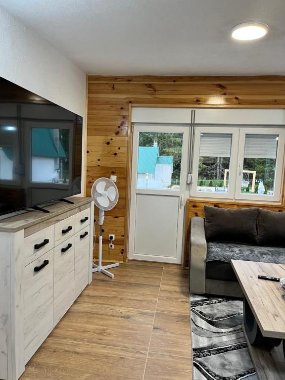 Mountain House 22 - 2
