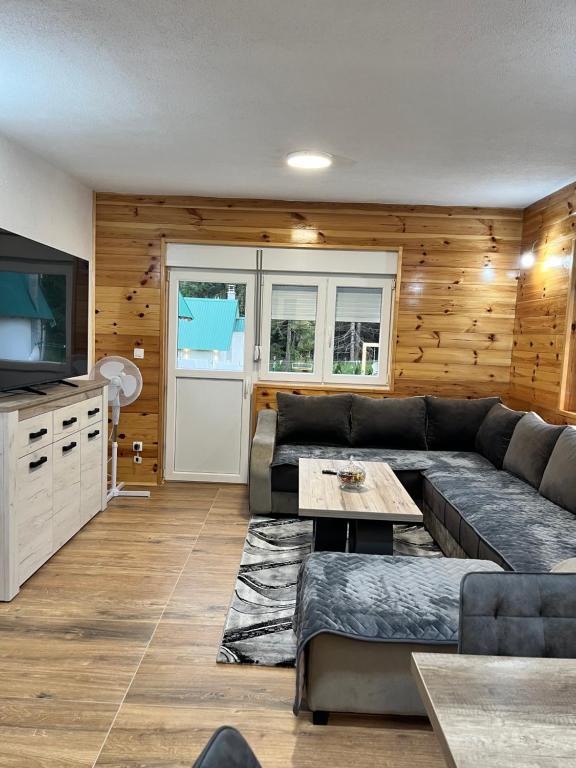 Mountain House 22 - 4