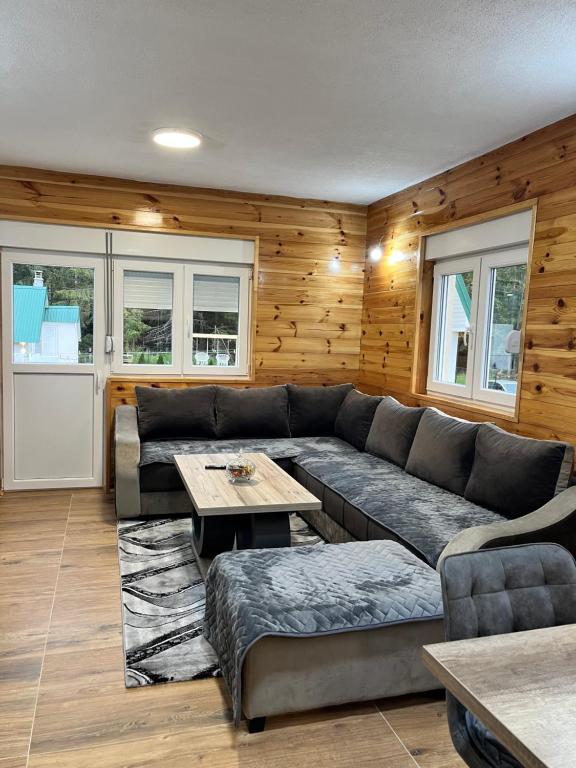 Mountain House 22 - 5