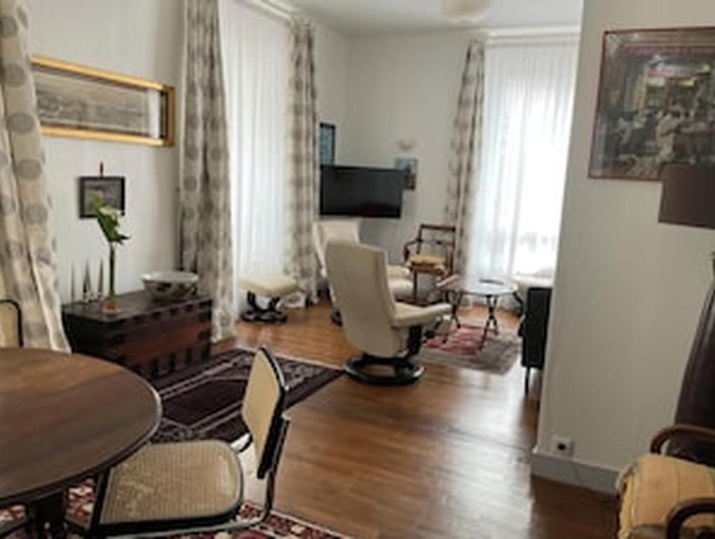 Rare ! Appartement en plein centrorique, à 20 m de la plage, avec garage Vue depuis le balcon - 3