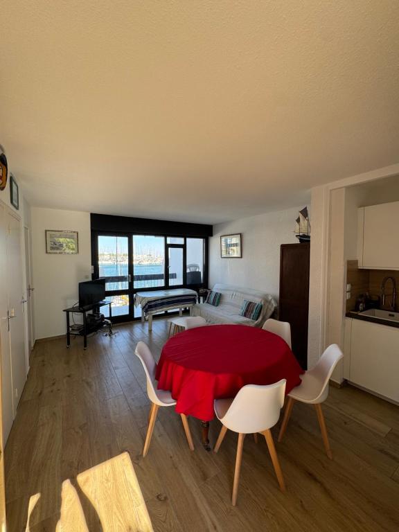 Marina T2 et cabine Port-Camargue, piscine et vue mer - 2