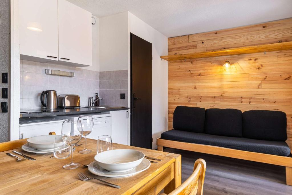 Residence Altineige, Ski In-Out with WiFi in Val Thorens, "V8" by Versant Collection - 2
