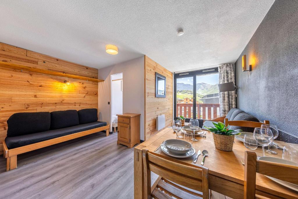 Residence Altineige, Ski In-Out with WiFi in Val Thorens, "V8" by Versant Collection - 1