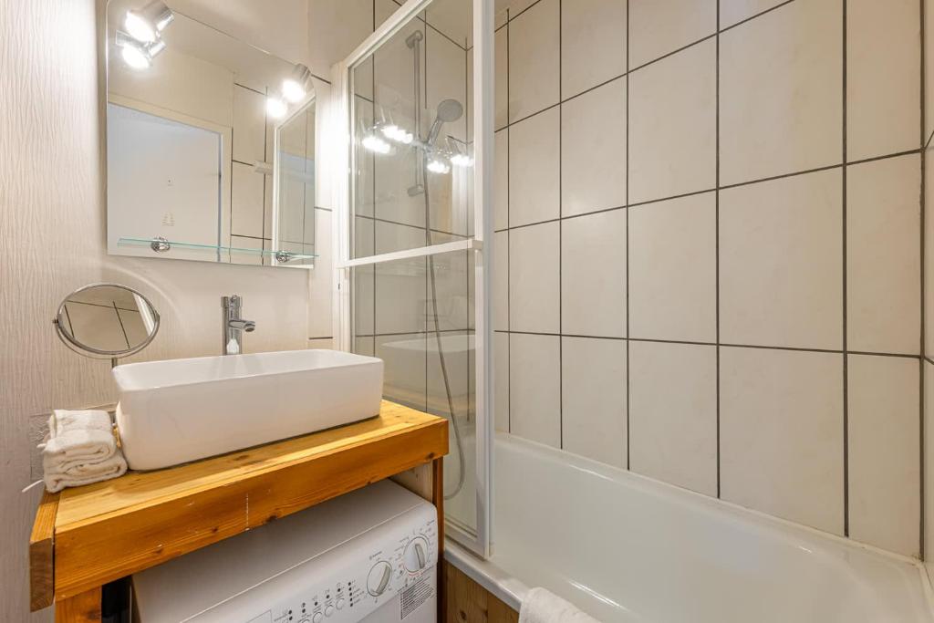 Residence Cimes de Caron, Ski In-Out with WiFi in Val Thorens, "V12" by Versant Collection - 4