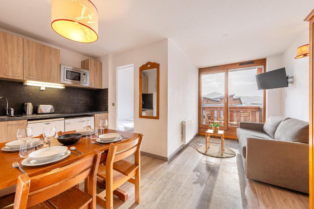 Residence Altineige, Ski In-Out with WiFi in Val Thorens, "V9" by Versant Collection - 3