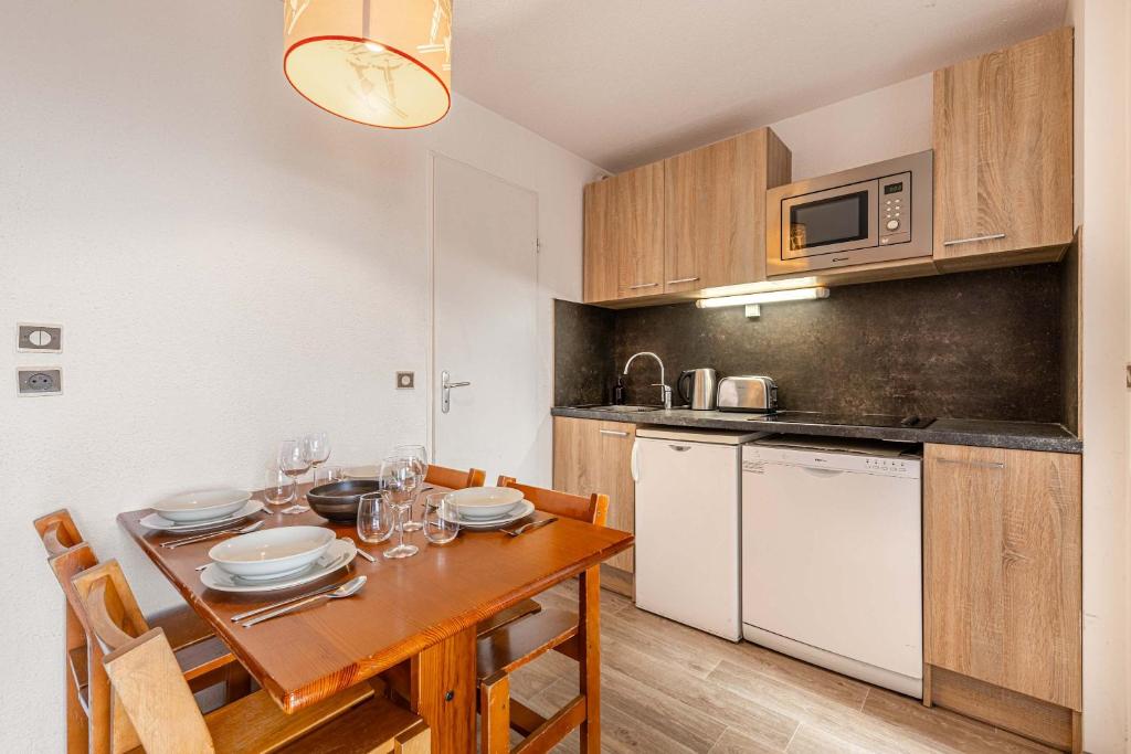 Residence Altineige, Ski In-Out with WiFi in Val Thorens, "V9" by Versant Collection - 4
