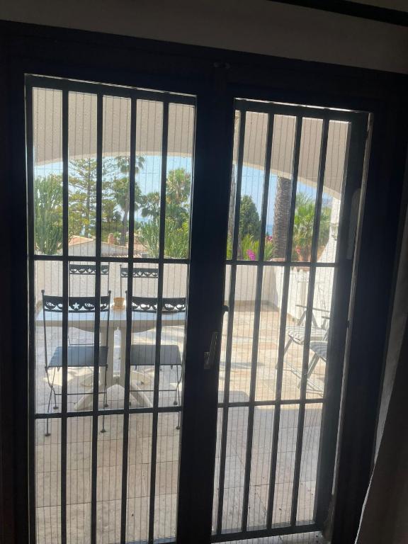 Detached House Big Terrace, Few Steps Away from the Beach, Paddel, MiniGolf, BBQ - 2