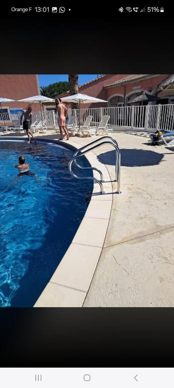 Dispo week-end 19-20 sept Barcarès sur l'île des pêcheurs hébergement insolite entre lac marin et bord de mer 8 couchages wifi parking piscine ouverte - 5