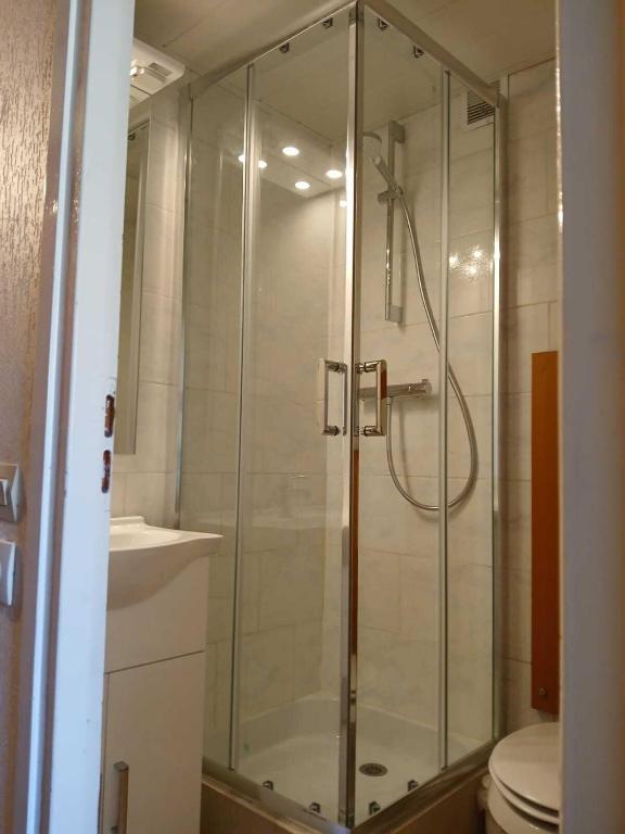 Résidence Le Palafour - Studio 2 personnes à Tignes au pied des pistes, des commerces proche de l'ESF, de l'office du tourisme dans le quartier du lac. MAE-2159 - 4