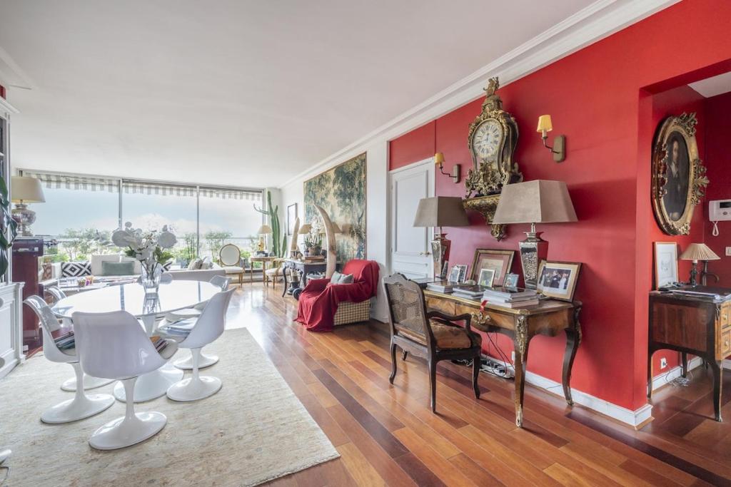 Luxury Apartment with Spectacular - 1