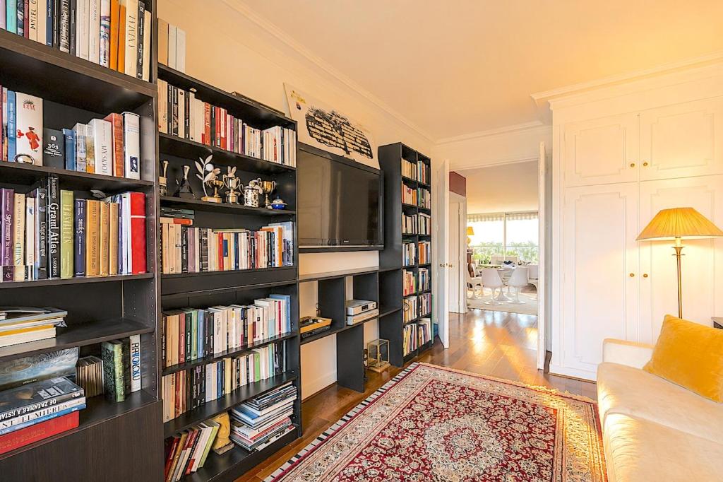 Luxury Apartment with Spectacular - 3