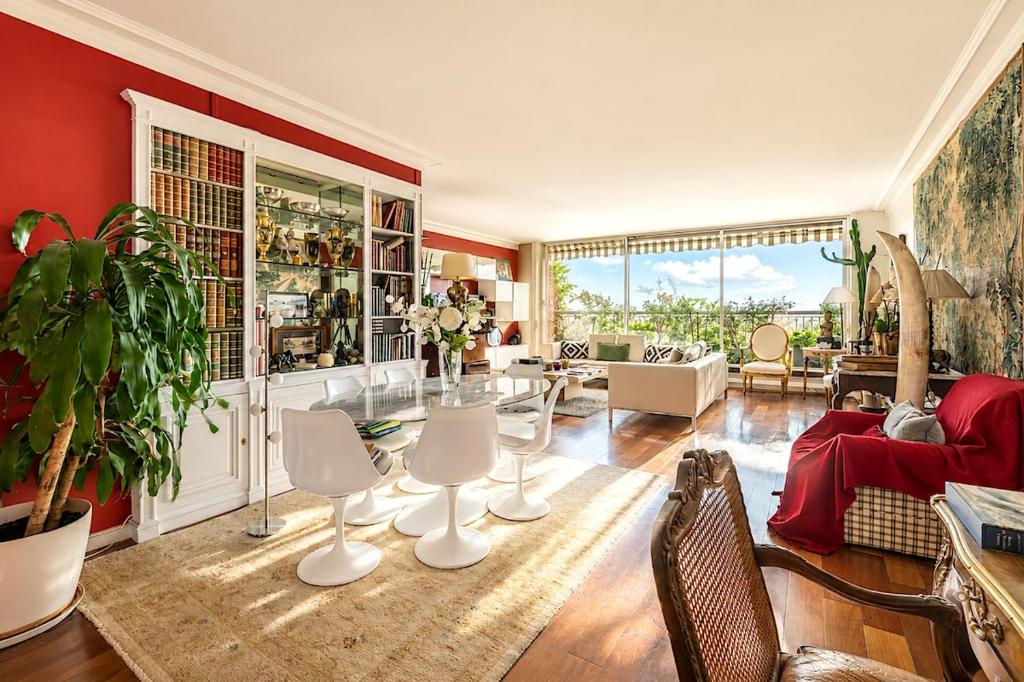 Luxury Apartment with Spectacular - 4
