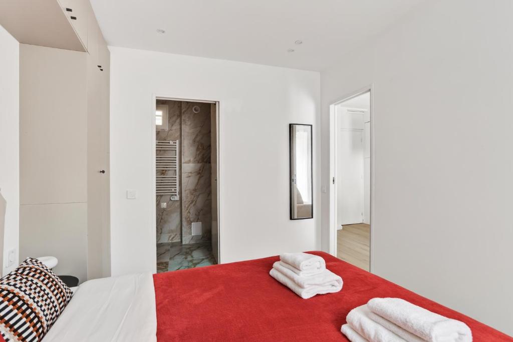 Branded New - Well Designed - 1BR Apt in Paris 20 - 4