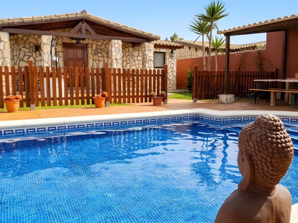 Casa con piscina solo aceptamos familias y parejas no grupos jovenes - 1