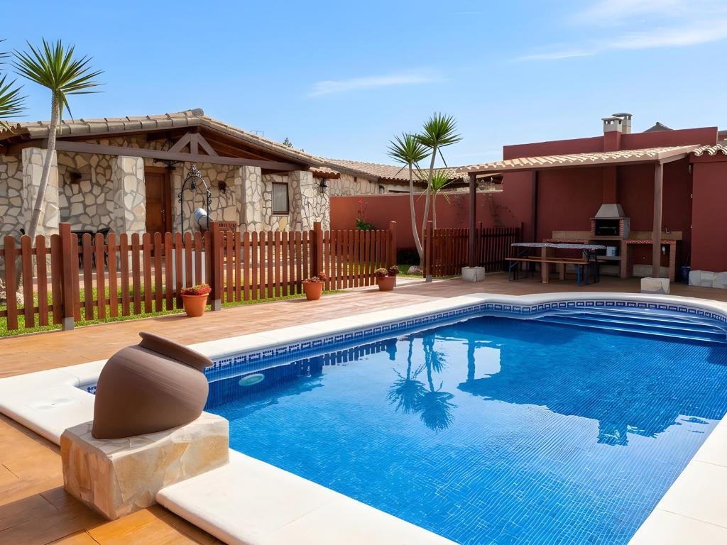 Casa con piscina solo aceptamos familias y parejas no grupos jovenes - 4