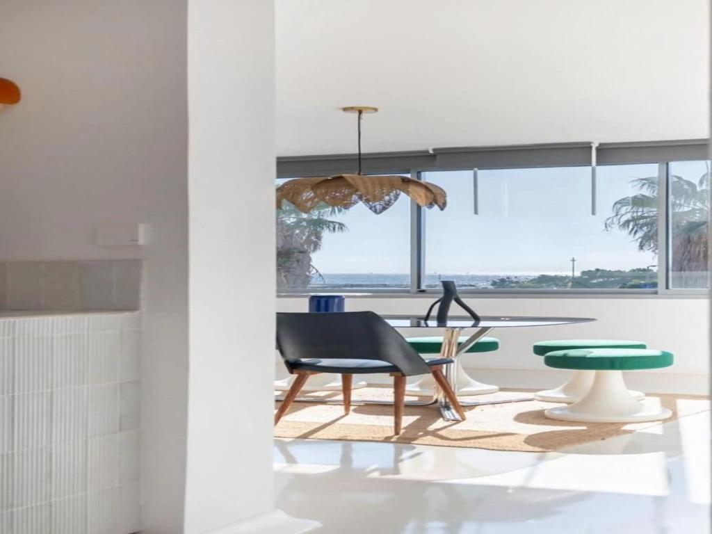 Marseille Beachside Retreat - 4
