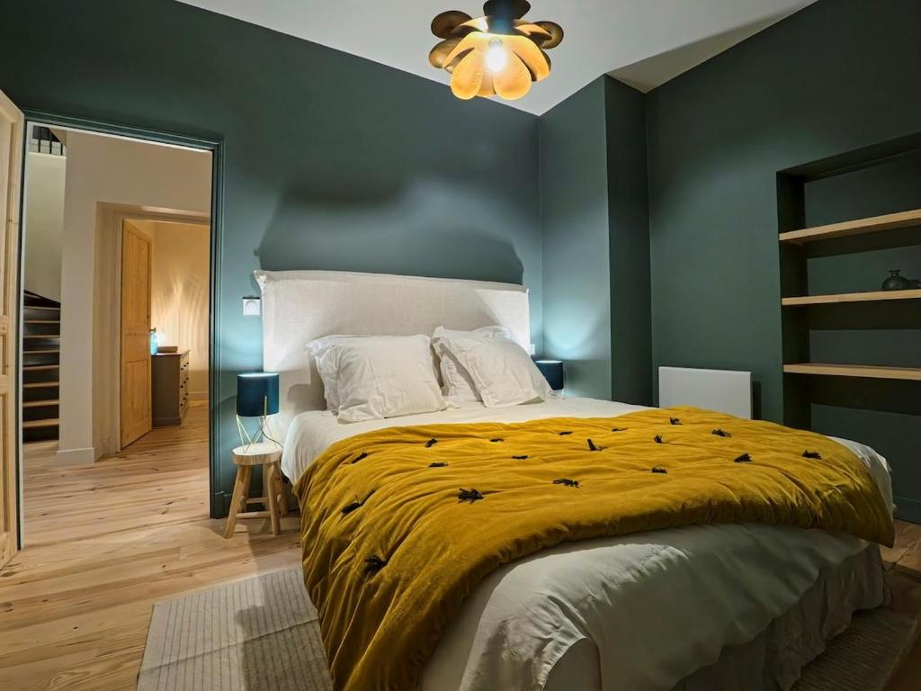 Belle maison de caractère de 200m2 avec jardin - 2