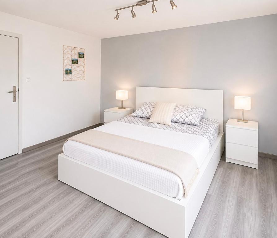 Cozy Apartment with Terrace & Free Parking - 1