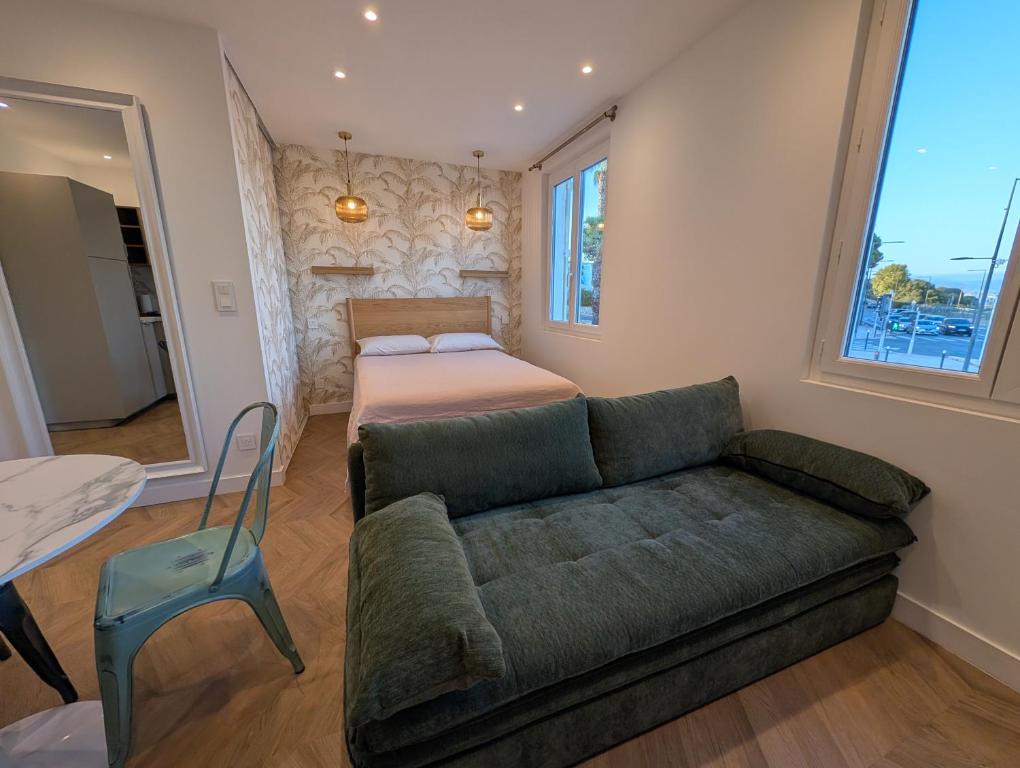 NEW Vega Studio rénovation, climatisé, parking & piscine Antibes Centre vue Fort Carré et Port - 4