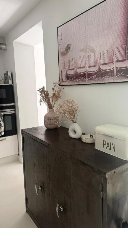 A rare find in Marseille, south-facing house with pool, quiet location - 5