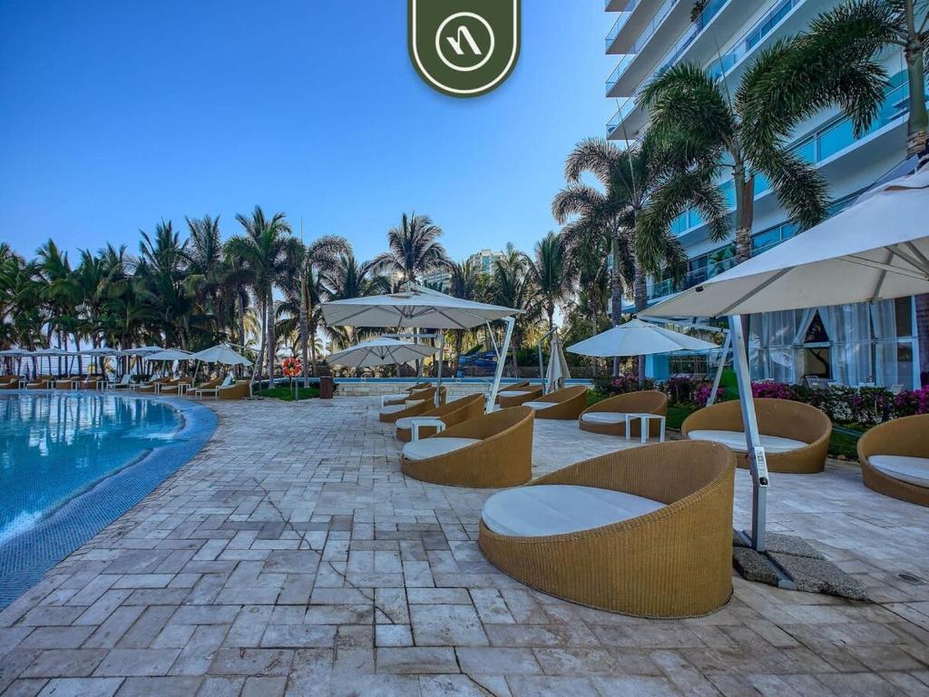 Beachview Luxury 3 BR Condo - Pools - Beach - 2