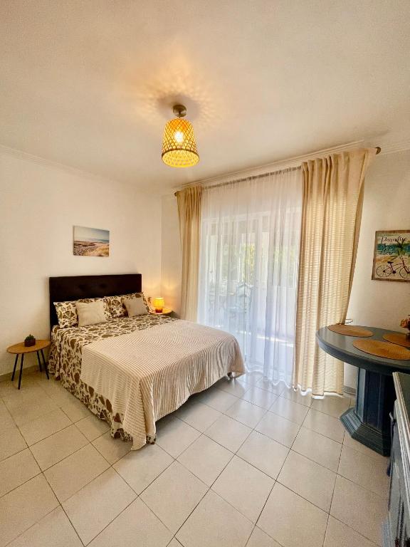 Cosy Studio Apartment By The Sea - 1