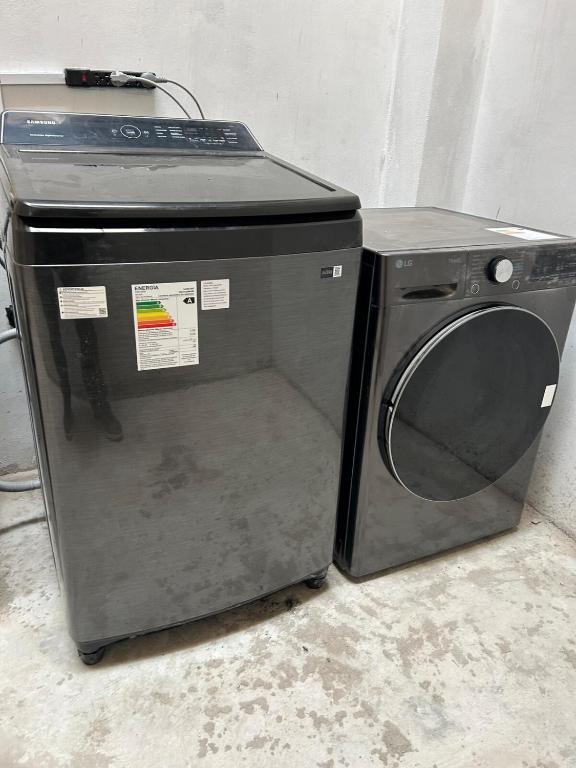 Apartment with a washing machine and dryer - 2