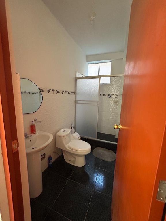 Apartment with a washing machine and dryer - 5