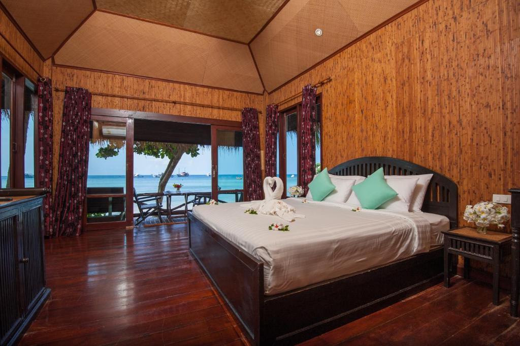 Palm Leaf Resort photo