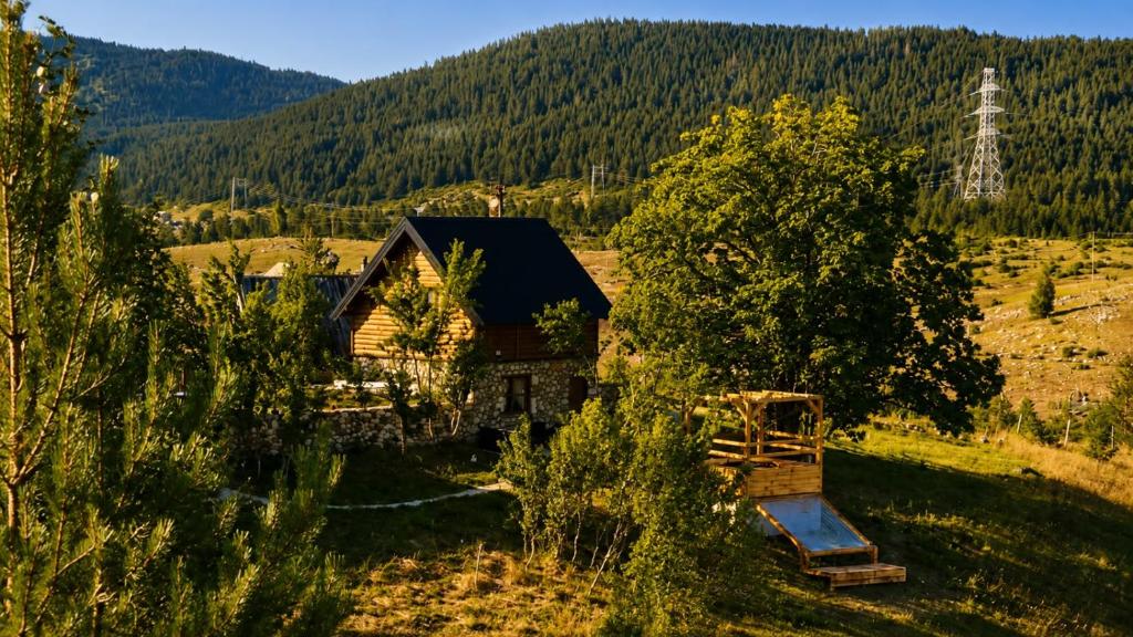 Arhetip, Djedova Villa - 2