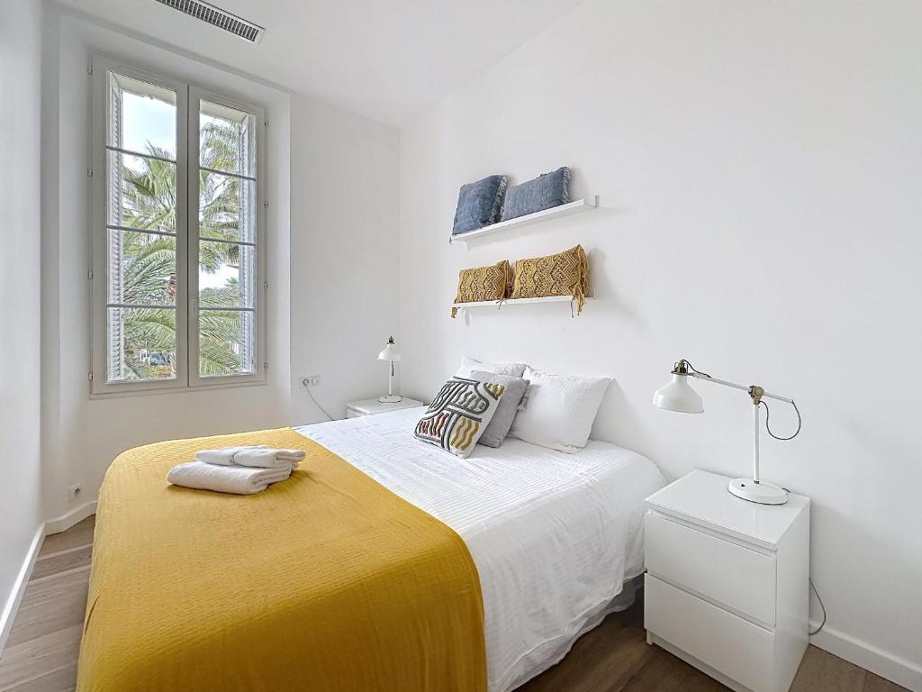 Beautifully renovated 3 bedroom apartment in the heart of Cannes - 2