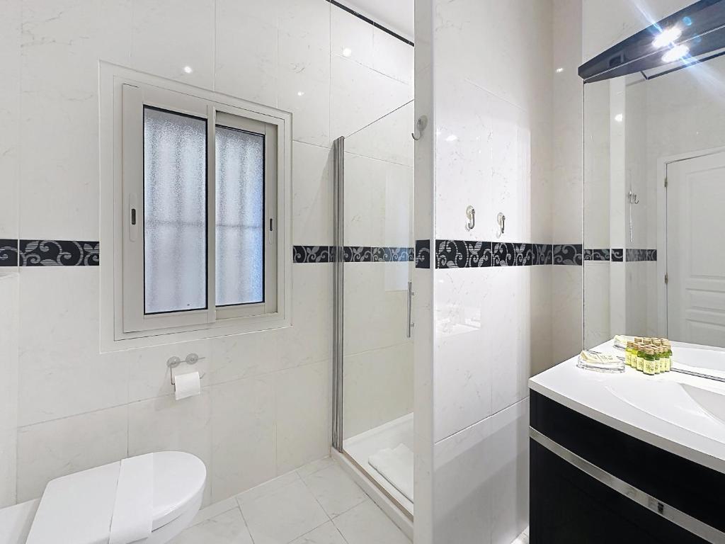 Beautifully renovated 3 bedroom apartment in the heart of Cannes - 5