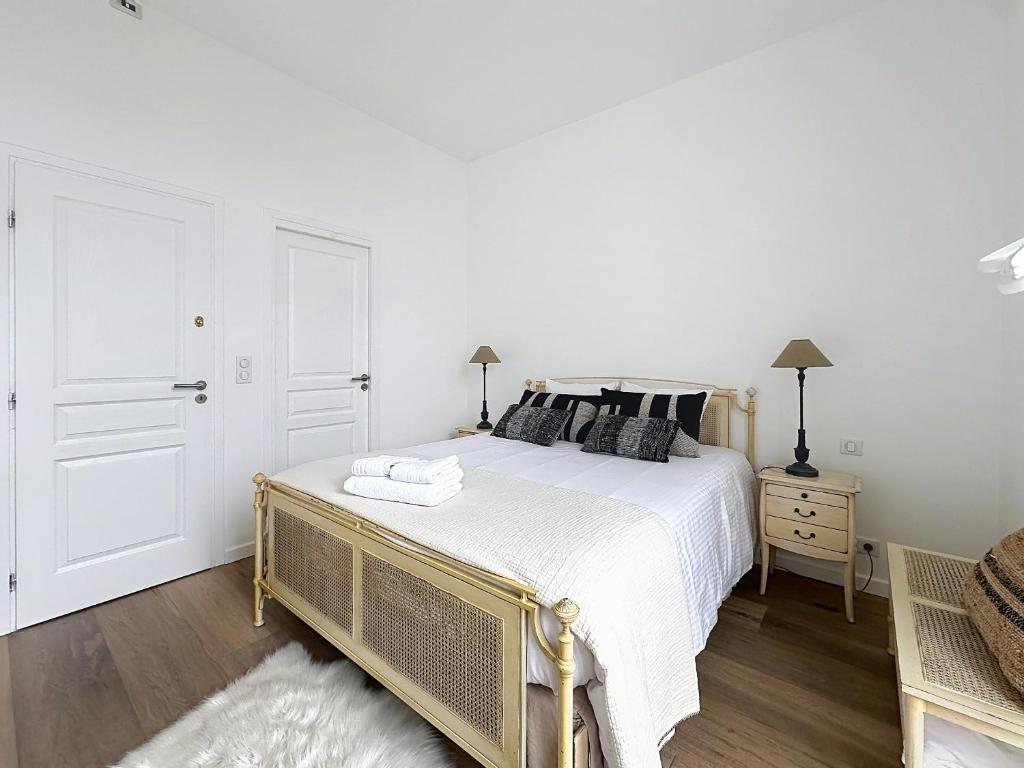 Beautifully renovated 3 bedroom apartment in the heart of Cannes - 3