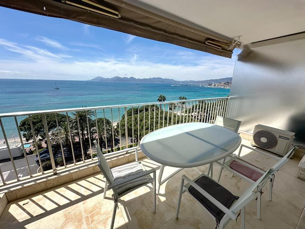Beachfront 2-bedroom apartment with balcony - 2