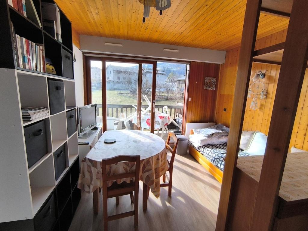Bourg-Bonheur - 2