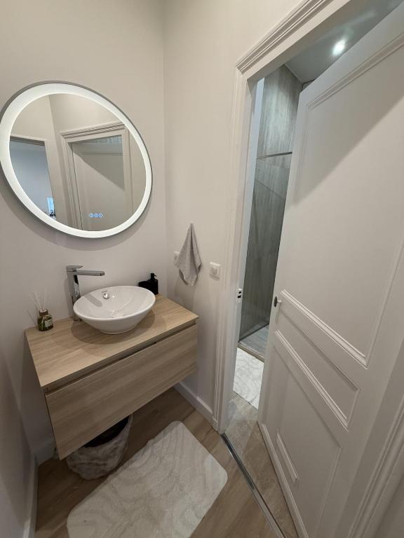 Peaceful Studio in the heart of Les Invalides - By Éditions Slim Paris - 5