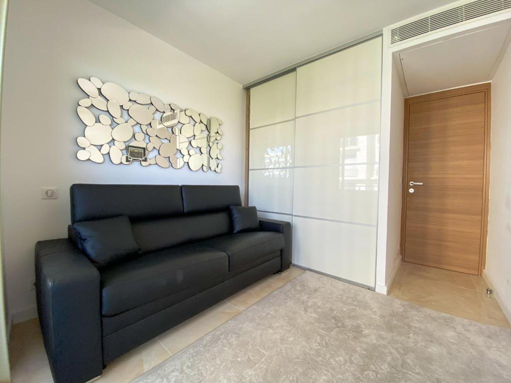 Bright 2-Bedroom apartment with terrace & parking - 4