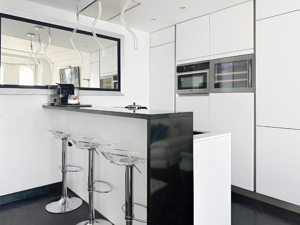 Stunning 2 bedroom flat with sea view on Croisette - 4