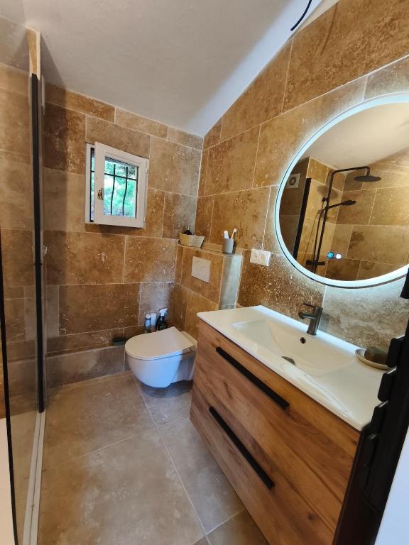 La Petite Maison Jacuzzi au son des cigales - 5