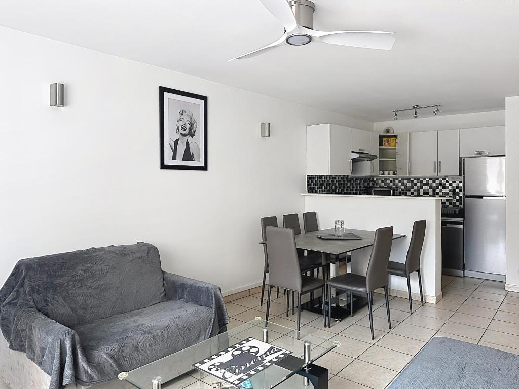 Modern one bedroom apartment in Cannes - 1