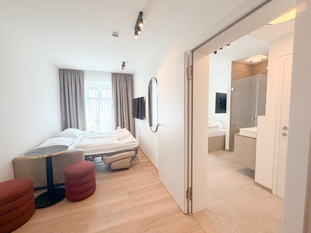 Blackhome City Hauptbahnhof I contactless check-in - 3